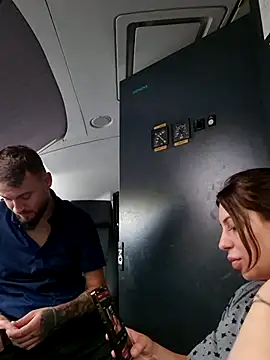 Snapshot of AlexAlice12 chatting on October 4, 2025, 1:53 pm AlexAlice12 online show from October 4, 2025, 1:53 pm