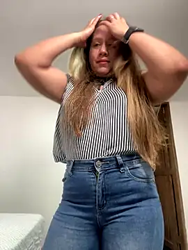 Snapshot of emma_hot2006 chatting on November 19, 2025, 6:30 pm emma hot2006 online show from November 19, 2025, 6:30 pm