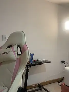 Snapshot of emma_hot2006 chatting on December 14, 2025, 4:01 pm emma hot2006 online show from December 14, 2025, 4:01 pm