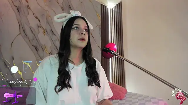 Snapshot of Emmiicute chatting on September 25, 2025, 10:24 pm Emmiicute online show from September 25, 2025, 10:24 pm