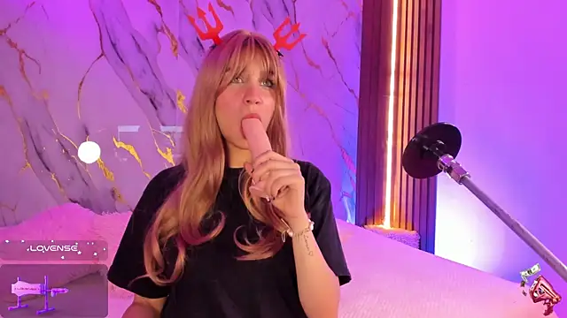 Snapshot of Emmiicute chatting on October 28, 2025, 8:33 pm Emmiicute online show from October 28, 2025, 8:33 pm