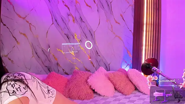 Snapshot of Emmiicute chatting on November 3, 2025, 8:21 pm Emmiicute online show from November 3, 2025, 8:21 pm