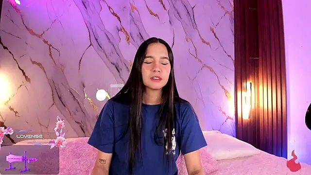 Emmiicute online show from February 19, 2026, 8:27 pm