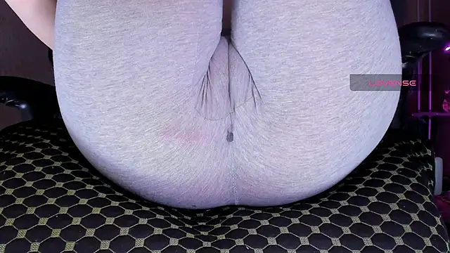 Snapshot of Cameltoe_squirt_inPants chatting on November 26, 2025, 2:18 pm Cameltoe squirt inPants online show from November 26, 2025, 2:18 pm