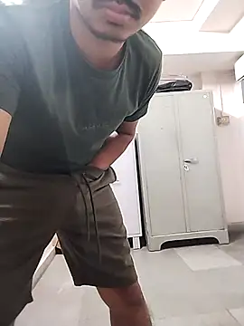 COme8989 online show from November 19, 2025, 8:42 pm