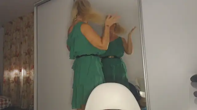 merlyn4 online show from October 4, 2025, 12:36 pm