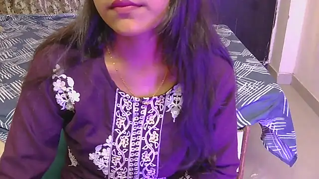 hoty-priya online show from June 19, 2026, 5:23 am