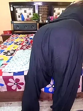 Snapshot of PRIYA_22 chatting on March 16, 2026, 5:44 am PRIYA 22 online show from March 16, 2026, 5:44 am