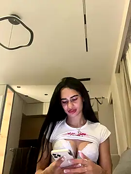 itsyourgirltee online show from November 13, 2025, 1:48 am