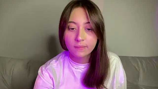 Snapshot of StellarAlice chatting on October 22, 2025, 7:24 pm StellarAlice online show from October 22, 2025, 7:24 pm