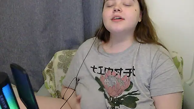 brattyprincessemma online show from November 4, 2025, 7:13 pm