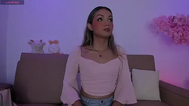 Doll Isa  online show from March 31, 2026, 8:53 pm