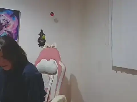 Crystal Star  online show from December 23, 2025, 10:24 am