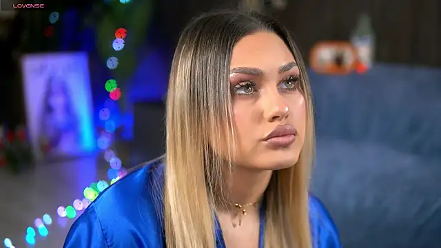 KayaAzur online show from October 28, 2025, 5:44 am