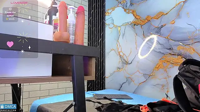 nena cupcake  online show from November 26, 2025, 11:11 am