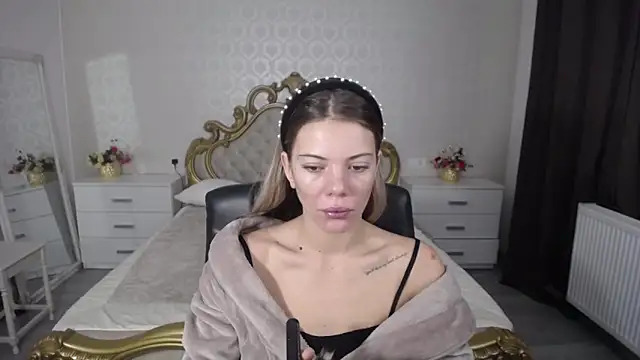 Snapshot of AmberTop chatting on October 8, 2025, 6:22 am AmberTop online show from October 8, 2025, 6:22 am