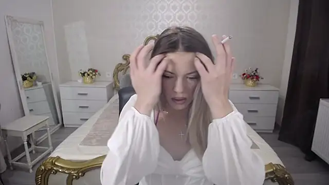 Snapshot of AmberTop chatting on November 21, 2025, 8:24 am AmberTop online show from November 21, 2025, 8:24 am