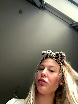 Snapshot of Chloemillerrxx chatting on October 10, 2025, 1:21 pm Chloemillerrxx online show from October 10, 2025, 1:21 pm