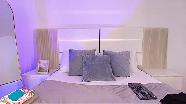 alehia cute online show from February 4, 2026, 8:58 pm