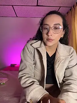 Snapshot of alehia_cute chatting on July 2, 2026, 12:33 pm alehia cute online show from July 2, 2026, 12:33 pm