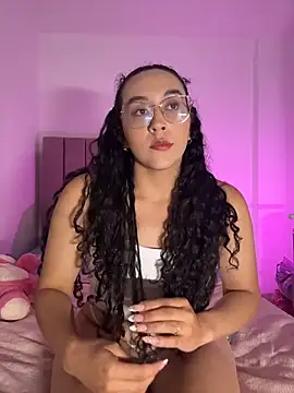 Snapshot of alehia_cute chatting on July 14, 2026, 12:24 am alehia cute online show from July 14, 2026, 12:24 am