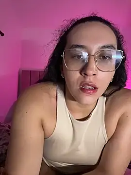 Snapshot of alehia_cute chatting on July 29, 2026, 12:42 am alehia cute online show from July 29, 2026, 12:42 am