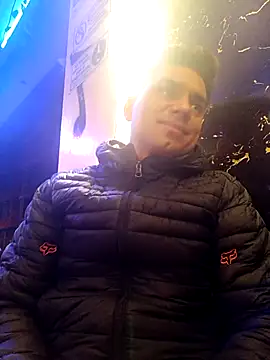 Ffeenniizz online show from April 13, 2026, 7:03 am