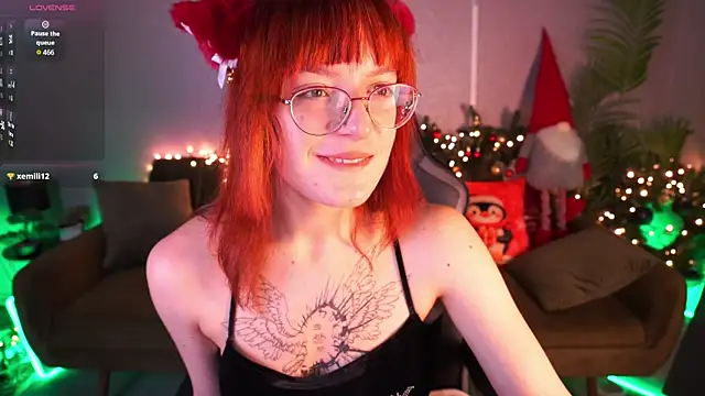 Snapshot of Pixie_Peachh chatting on January 5, 2026, 9:51 pm Pixie Peachh online show from January 5, 2026, 9:51 pm