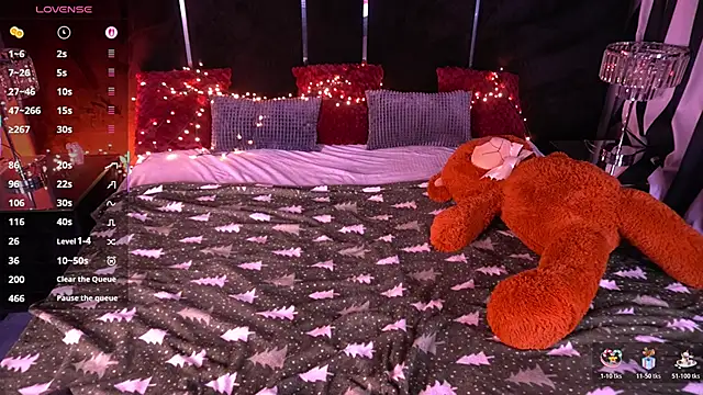 Snapshot of Pixie_Peachh chatting on February 7, 2026, 10:02 pm Pixie Peachh online show from February 7, 2026, 10:02 pm