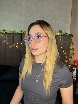 LanaMills  online show from March 6, 2026, 4:20 am