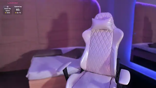 Snapshot of HannahMontgomery chatting on November 21, 2025, 4:05 pm HannahMontgomery online show from November 21, 2025, 4:05 pm