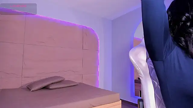 Snapshot of HannahMontgomery chatting on November 25, 2025, 4:40 pm HannahMontgomery online show from November 25, 2025, 4:40 pm