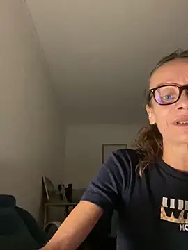 Chris06d22xh online show from September 23, 2025, 6:33 pm