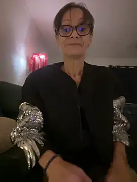 Chris06d22xh online show from November 28, 2025, 8:33 pm