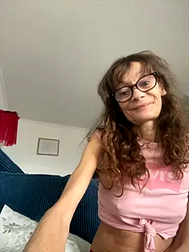 Chris06d22xh online show from November 30, 2025, 2:43 pm