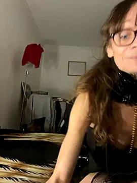 Chris06d22xh online show from December 15, 2025, 8:02 pm