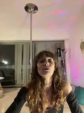 Chris06d22xh online show from February 2, 2026, 8:51 pm