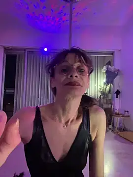 Chris06d22xh online show from May 5, 2026, 8:17 pm