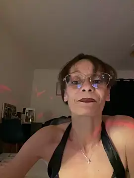 Chris06d22xh online show from May 26, 2026, 7:43 pm