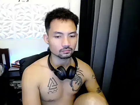 Snapshot of Thefriskyasian chatting on October 11, 2025, 7:40 am Thefriskyasian online show from October 11, 2025, 7:40 am