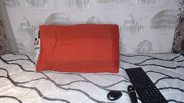 Lunalee online show from May 14, 2026, 1:34 am