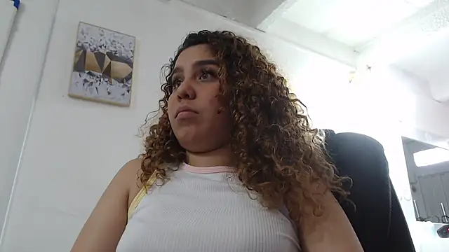 Snapshot of GiorgineTaylor chatting on December 16, 2025, 7:19 pm GiorgineTaylor online show from December 16, 2025, 7:19 pm