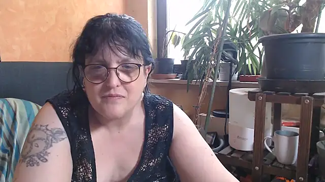 ladyfrombonn online show from May 12, 2026, 2:14 pm