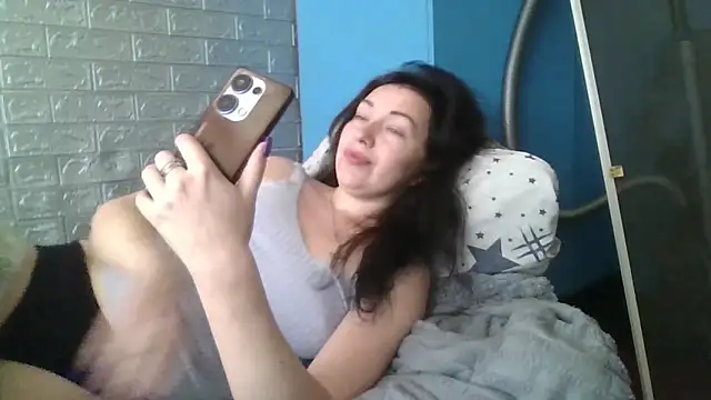 Snapshot of DanaNeon chatting on April 28, 2026, 7:13 am DanaNeon online show from April 28, 2026, 7:13 am