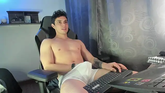 yourfavoriteboy   online show from September 20, 2025, 5:52 am