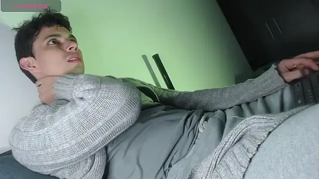 yourfavoriteboy   online show from October 7, 2025, 11:13 pm