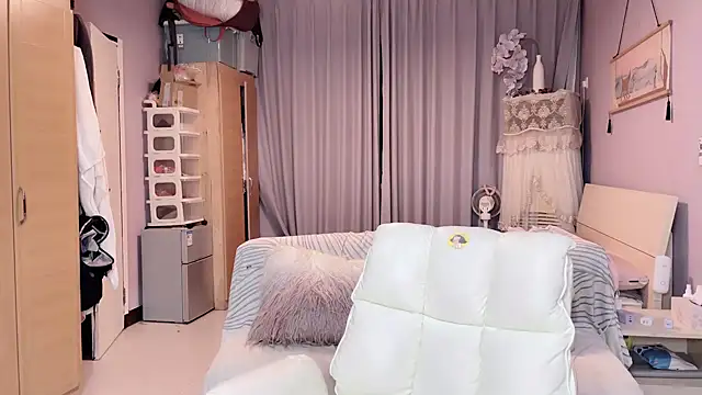 Y2Luvk online show from September 10, 2025, 8:53 pm