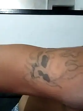 Snapshot of hoteder chatting on October 23, 2025, 11:57 pm hoteder online show from October 23, 2025, 11:57 pm