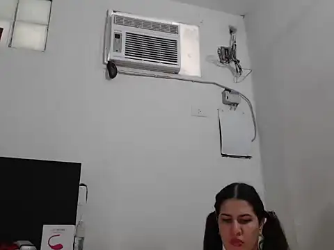 Snapshot of Bratzhot09 chatting on November 18, 2025, 1:04 pm Bratzhot09 online show from November 18, 2025, 1:04 pm