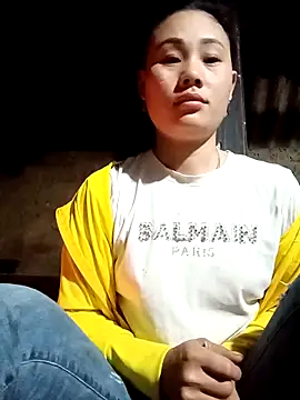 Snapshot of Ruaiuoi chatting on February 6, 2026, 10:35 pm Ruaiuoi online show from February 6, 2026, 10:35 pm